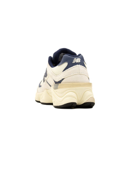New Balance 9060 Beige baskets basses enfant daim et mesh beige, détail semelle
