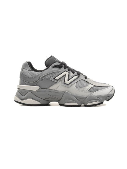 New Balance 9060 Gris baskets basses enfant daim et mesh multicolore, vue de profil