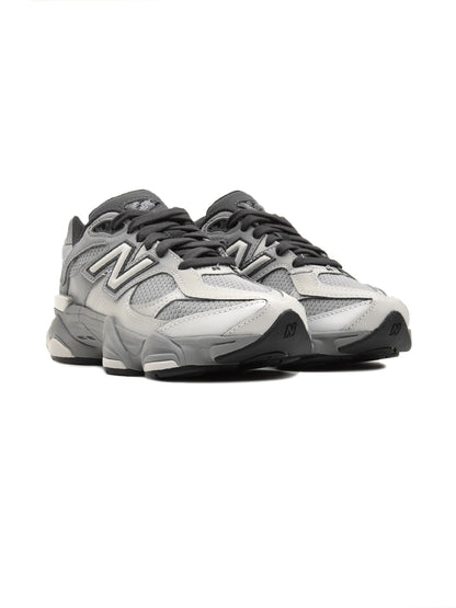 New Balance 9060 Gris baskets basses enfant daim et mesh multicolore, vue de face