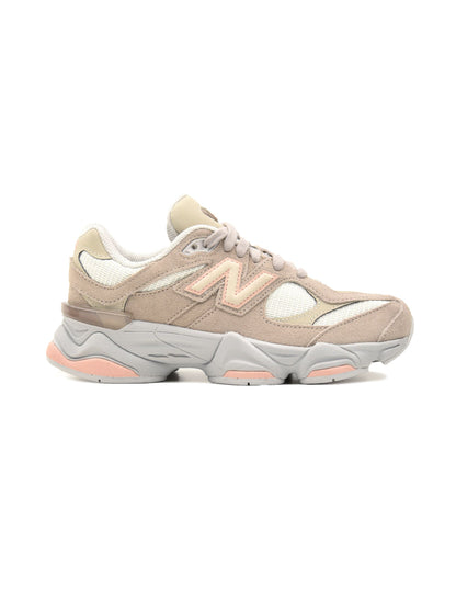 New Balance 9060 Rose baskets basses enfant daim et mesh multicolore, vue de profil