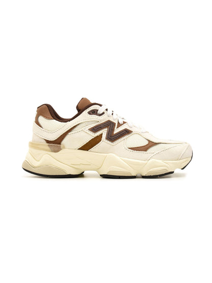 New Balance 9060 Beige baskets basses enfant daim et mesh beige, vue de profil