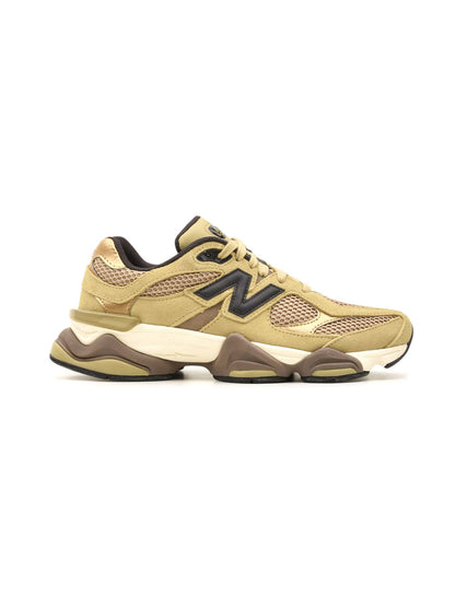 New Balance 9060 Quicksand / Incense baskets basses homme et femme daim et mesh beige, vue de profil