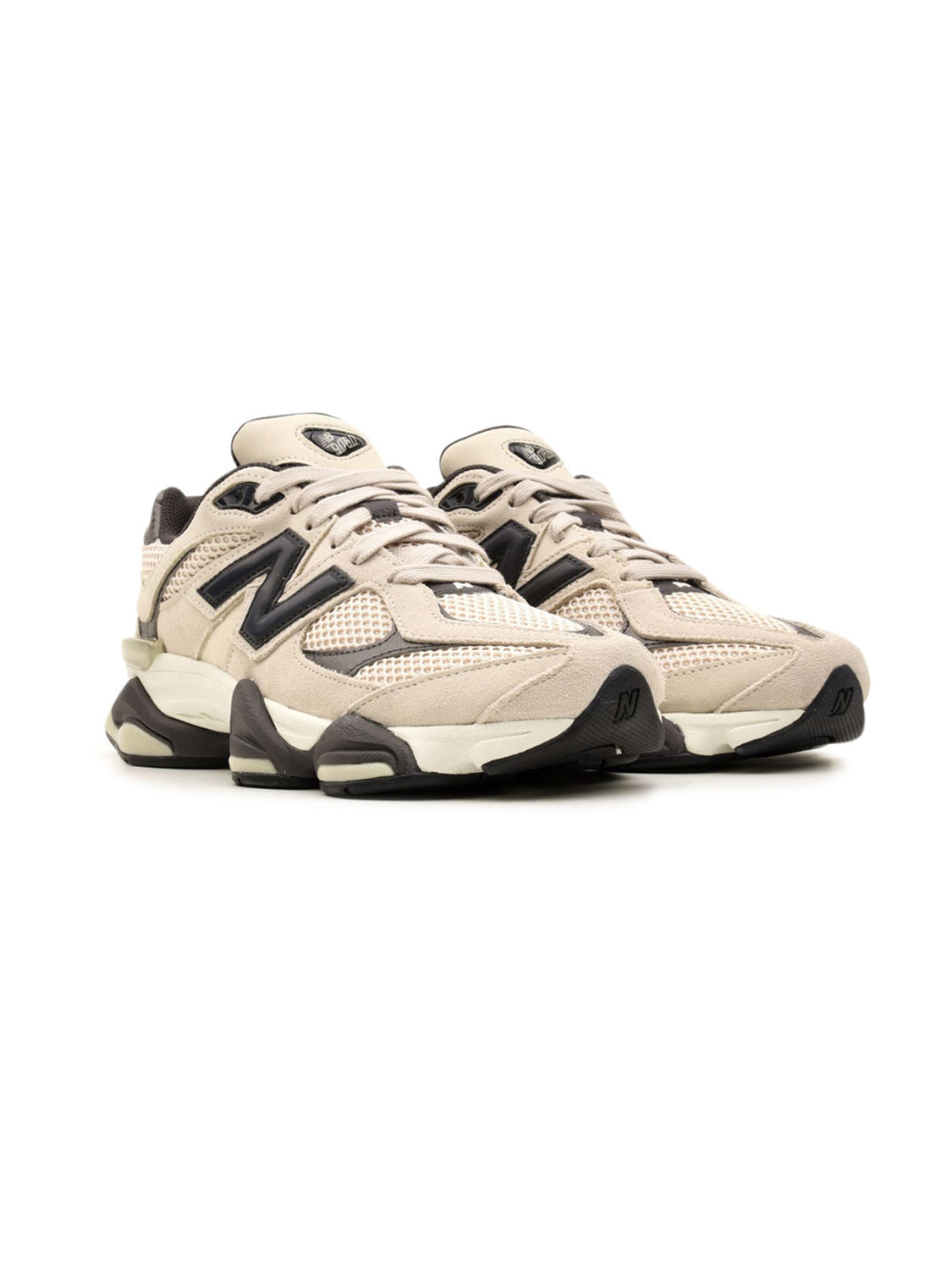New Balance 9060 Timberwolf / Black Cement baskets basses homme et femme daim et mesh noir gris, vue de face
