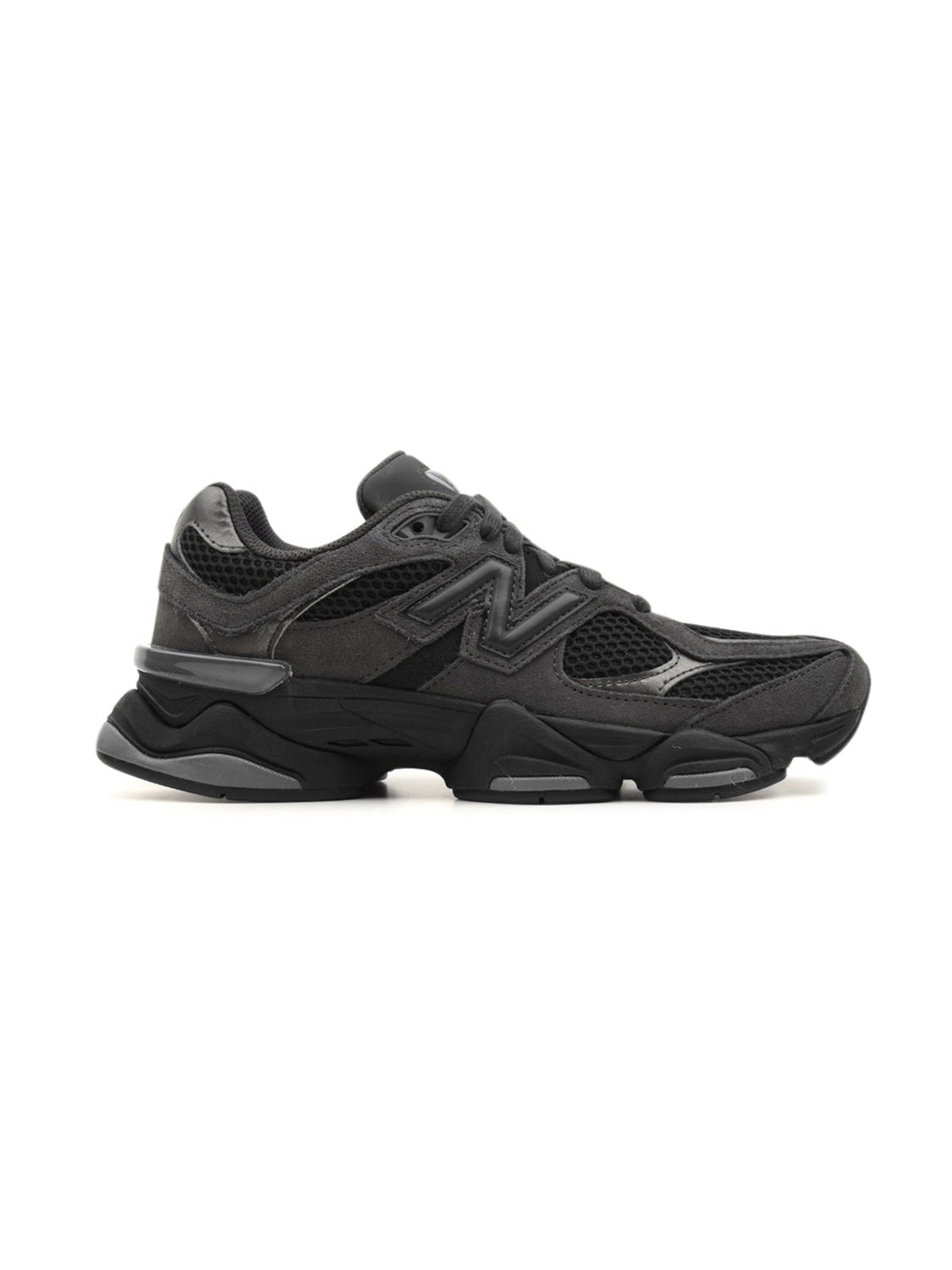 New Balance 9060 Noir baskets basses homme et femme daim et mesh noir, vue de profil
