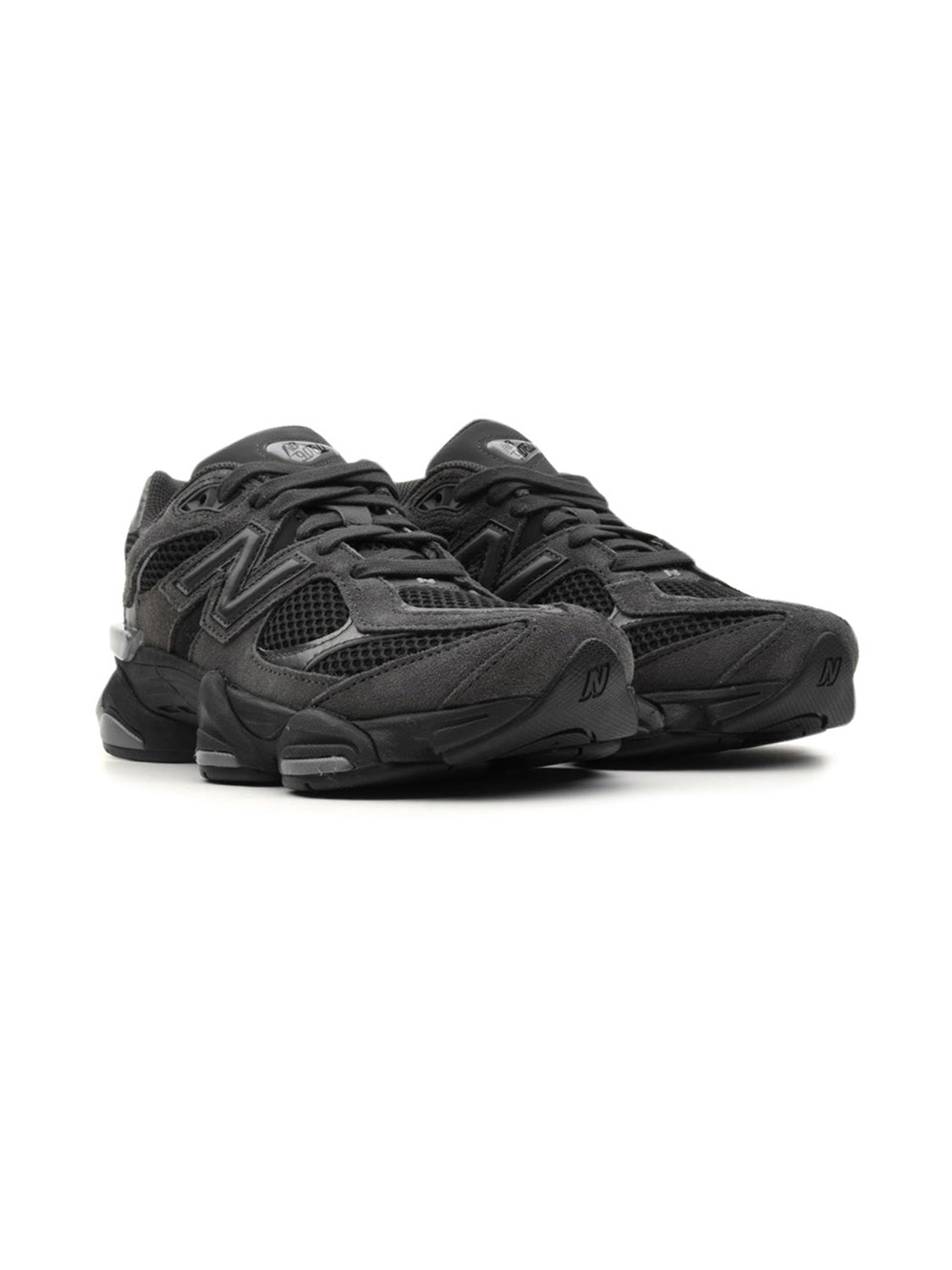 New Balance 9060 Noir baskets basses homme et femme daim et mesh noir, vue de face