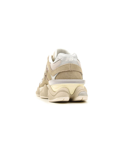 New Balance 9060 Driftwood / Timberwolf baskets basses homme et femme daim et mesh gris beige, détail semelle
