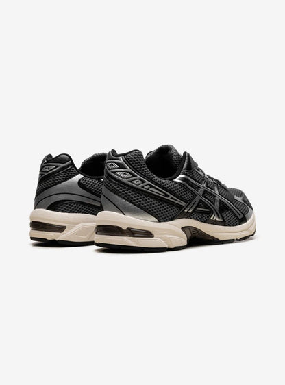 Asics Gel-1130 Steel Grey Black baskets basses homme et femme en mesh et cuir synthétique noir gris, détail semelle