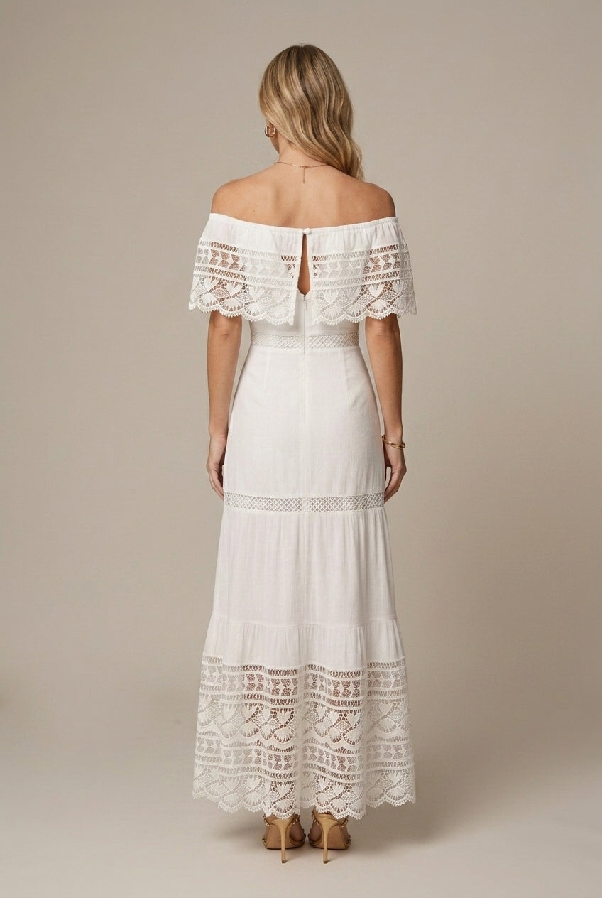 Robe Longue Femme en Dentelle – Épaules Dénudées et Jupe à Volants