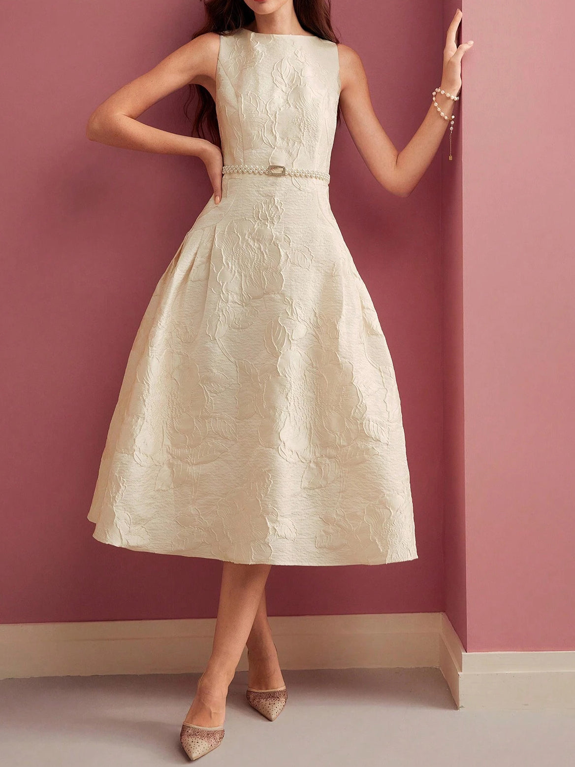 Robe Midi Élégante Femme Ligne A – Silhouette Structurée Ajustée