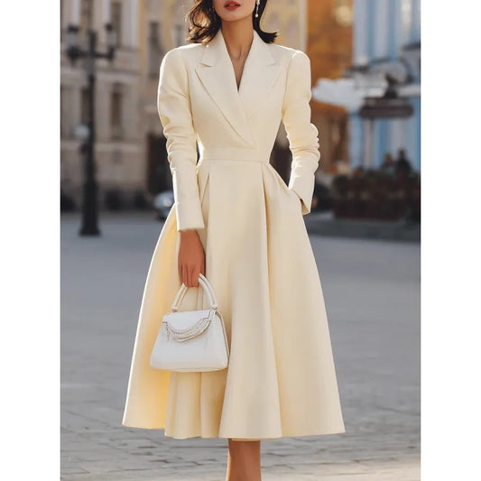 Abito lungo da donna con scollo a V - taglio contenitivo e snellente