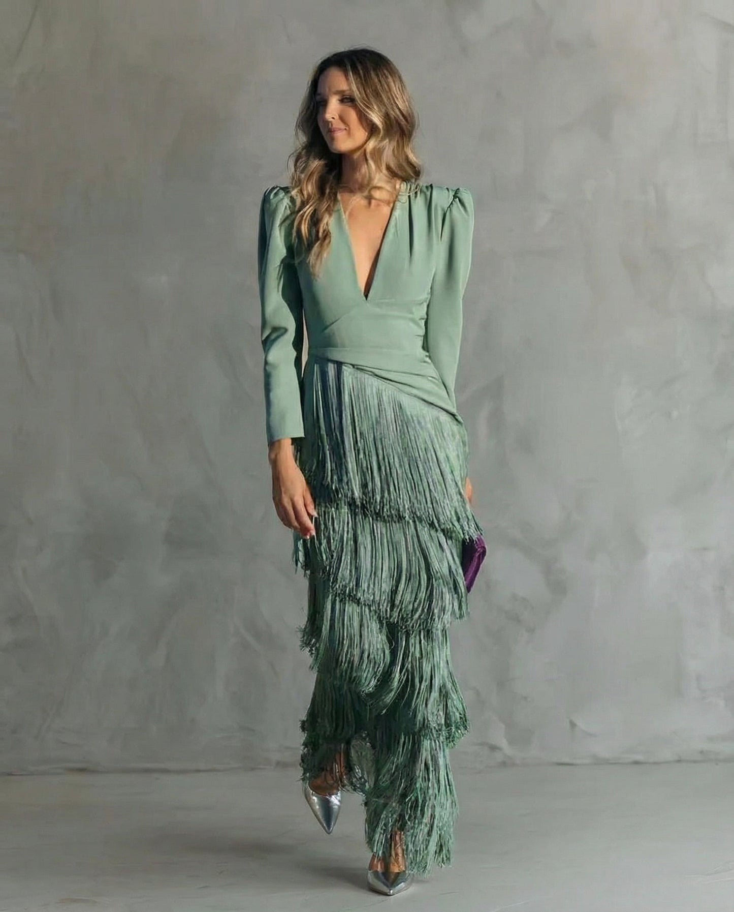 Robe Maxi Frangée Femme Col V – Manches Longues Coupe Ajustée