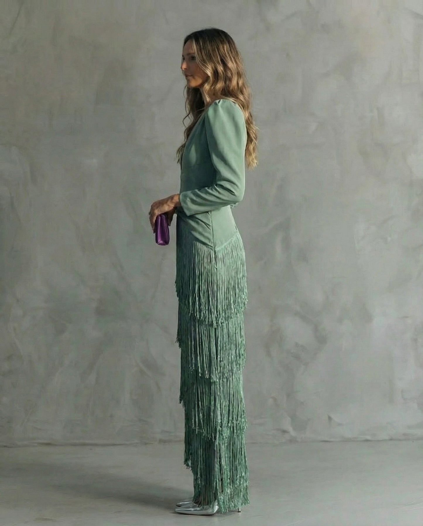 Robe Maxi Frangée Femme Col V – Manches Longues Coupe Ajustée