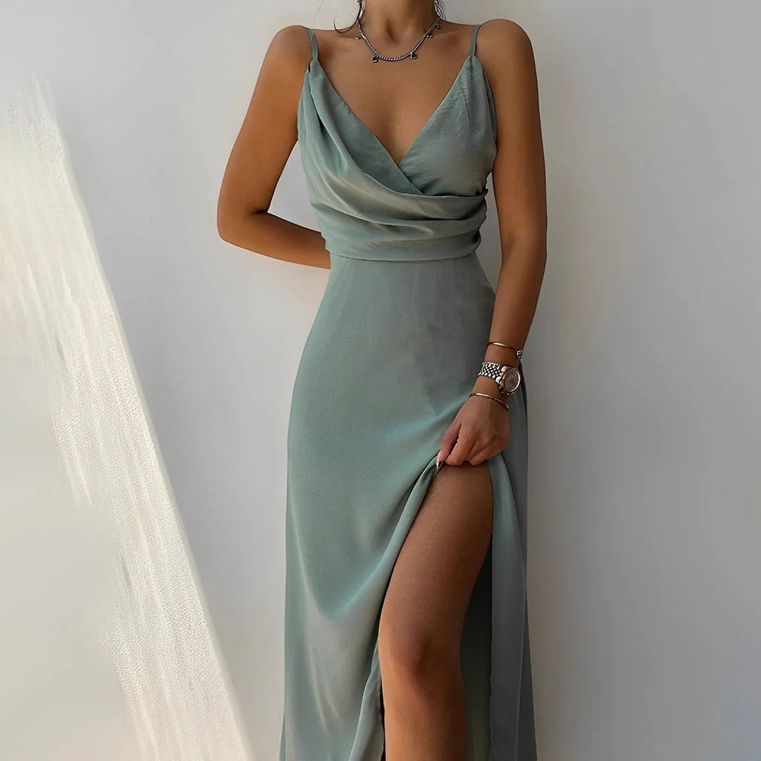 Robe Slip Femme Col V Fendue – Coupe Slim à Bretelles | Drapé Soyeux