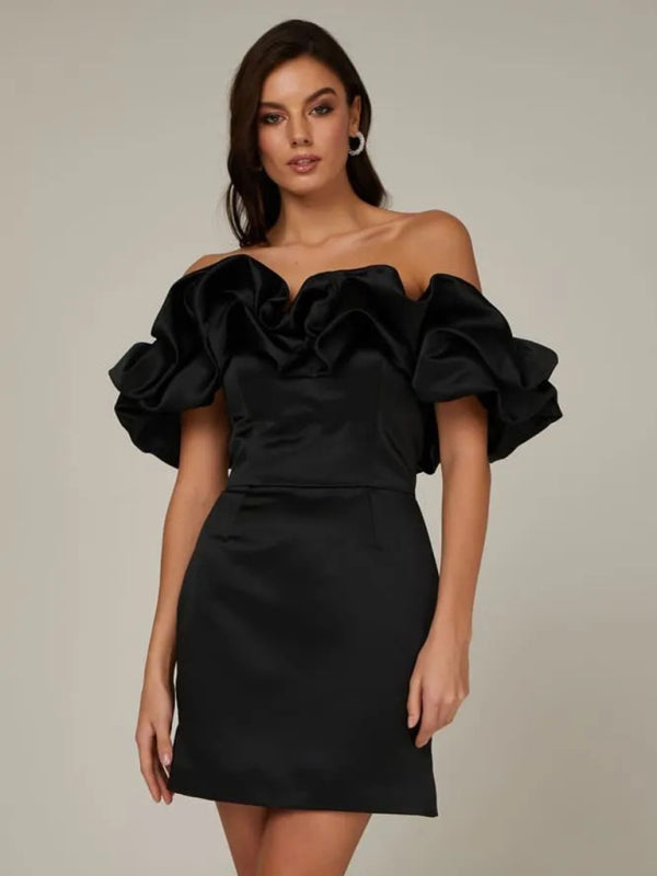Robe Mini Femme en satin, épaules dénudées, coupe moulante – Menvelo