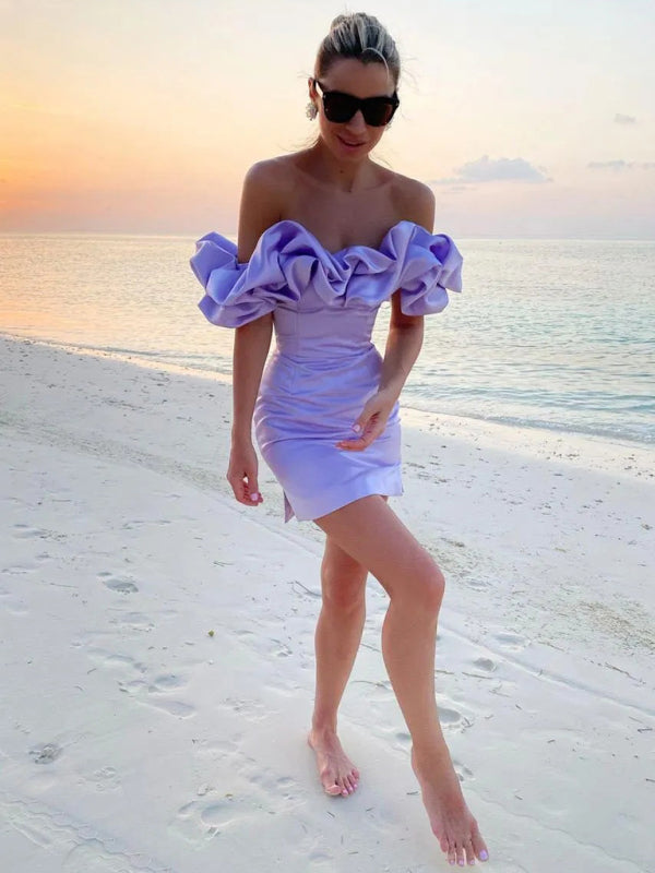 Robe Mini Femme en satin, épaules dénudées, coupe moulante – Menvelo