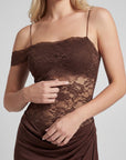 Robe femme en dentelle épaules dénudées – Coupe moulante maxi