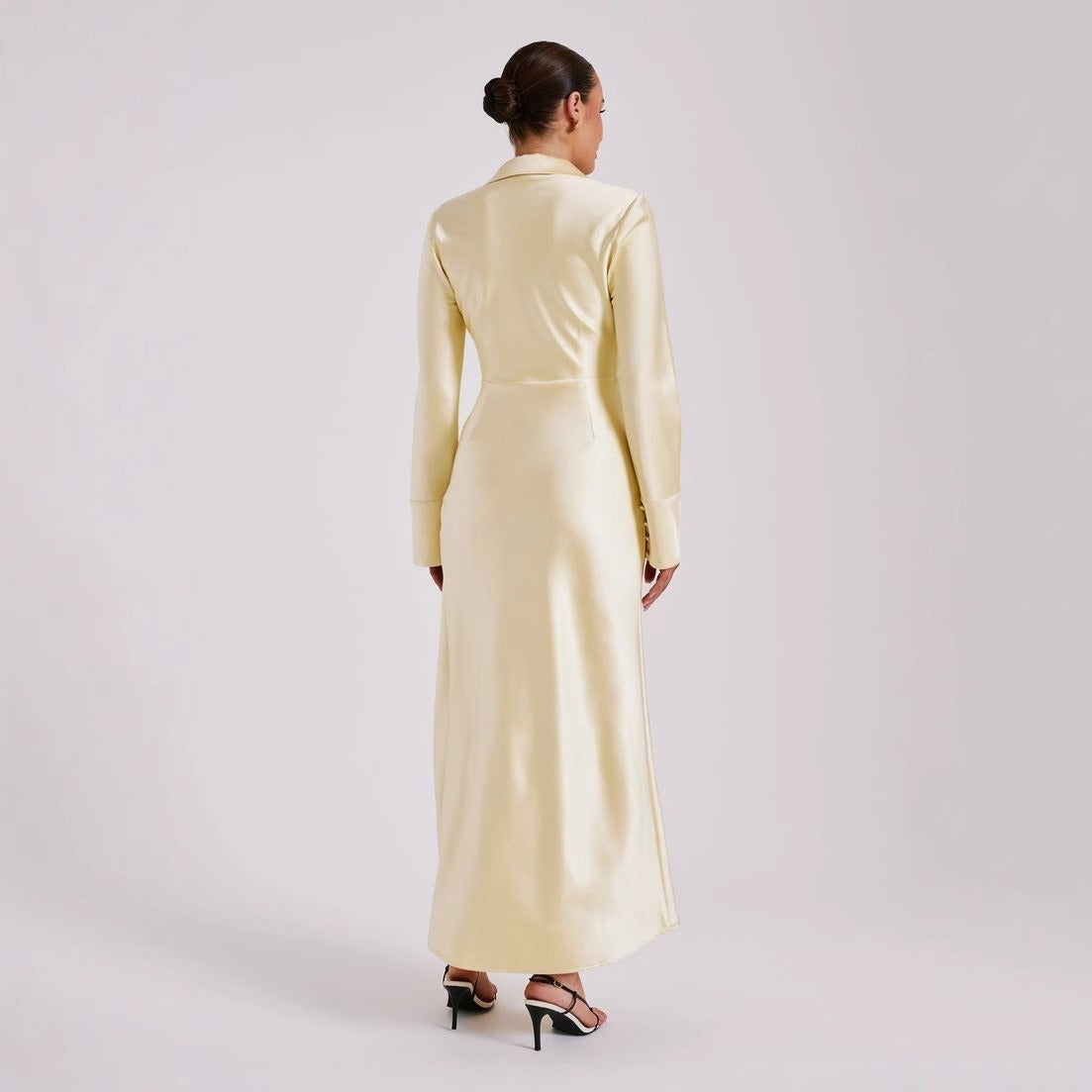Robe Femme Satinée Manches Longues – Fendue et Élégante