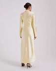Robe Femme Satinée Manches Longues – Fendue et Élégante