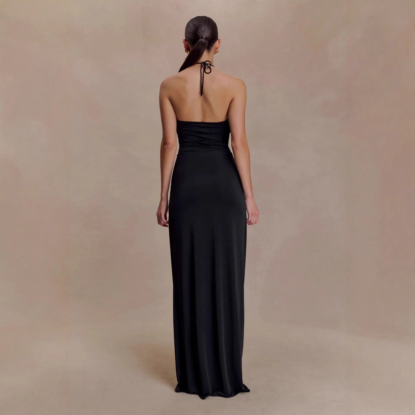 Robe Longue Femme Dos Nu Col Licou – Détail Anneau Métallique à la Taille