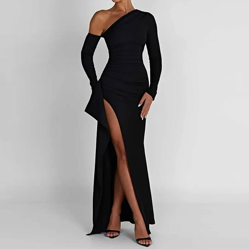Robe Femme Épaule Dénudée – Coupe Cintrée et Fente Asymétrique