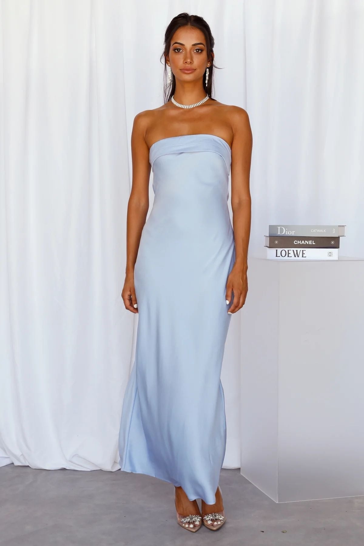 Robe Femme Dos Nu en Satin Tricoté – Encolure Croisée