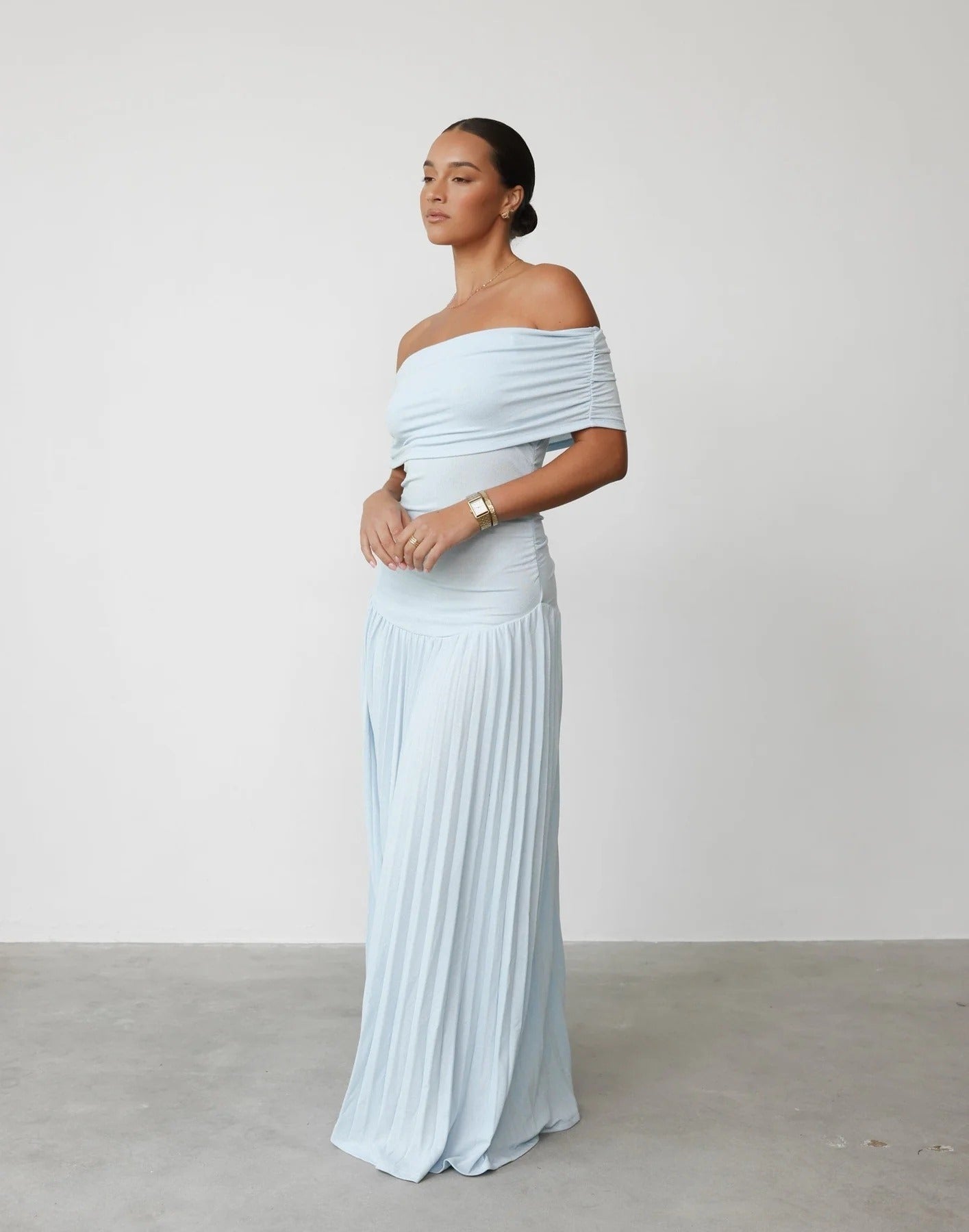 Robe Maxi Femme Épaules Dénudées Plissée – Coupe Fluide et Polyvalente