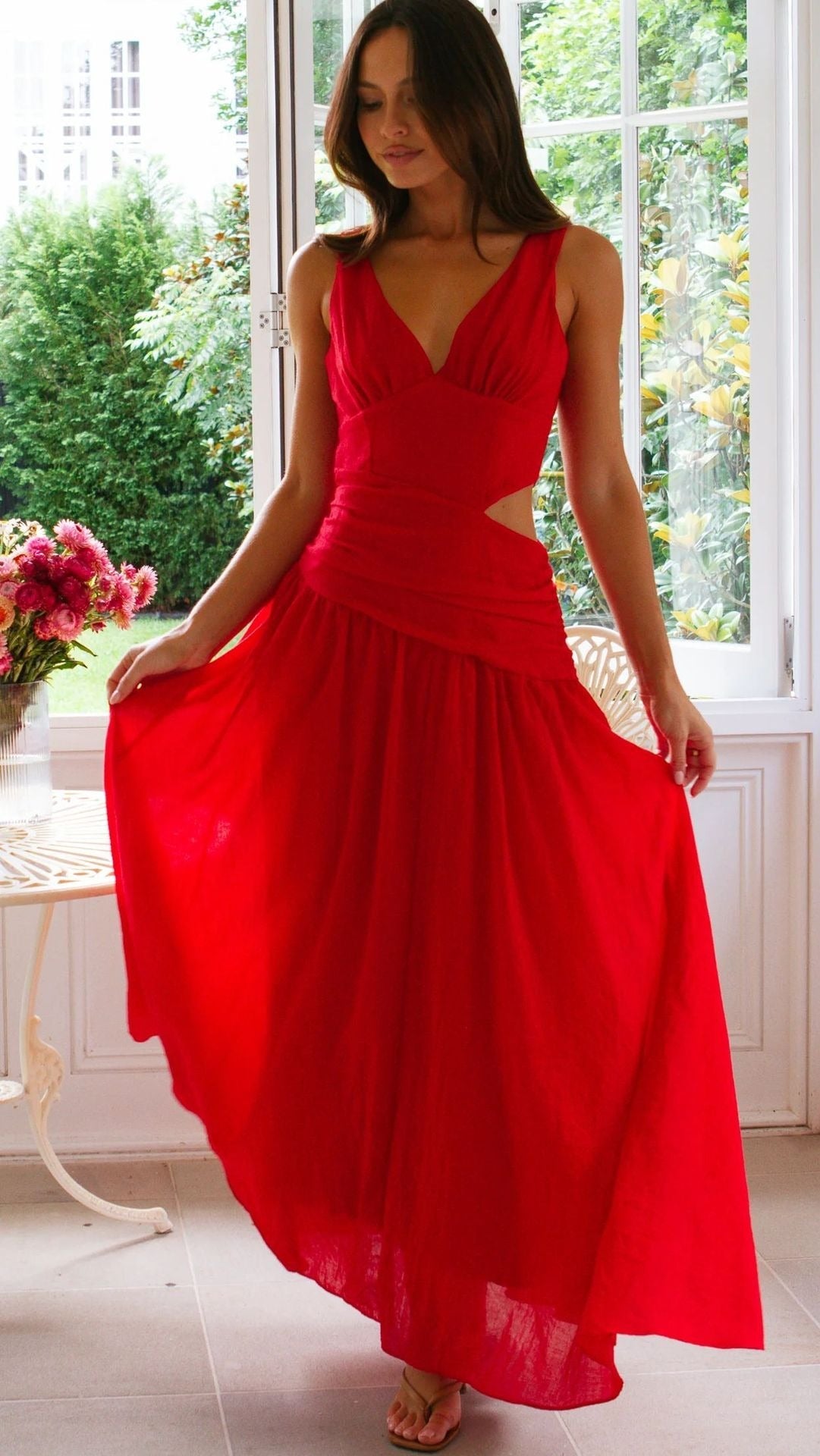 Robe Maxi Femme Sans Manches à Découpes en Coton – Coupe Fluide Ajustée Col V