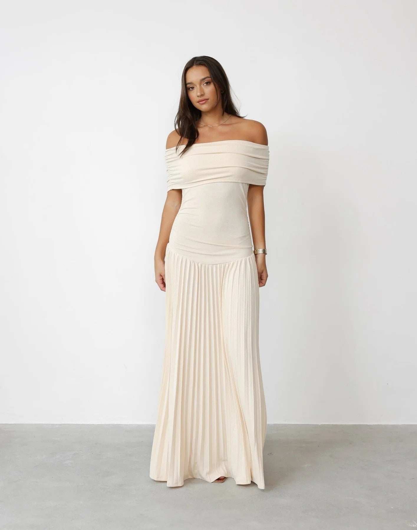 Robe Maxi Femme Épaules Dénudées Plissée – Coupe Fluide et Polyvalente