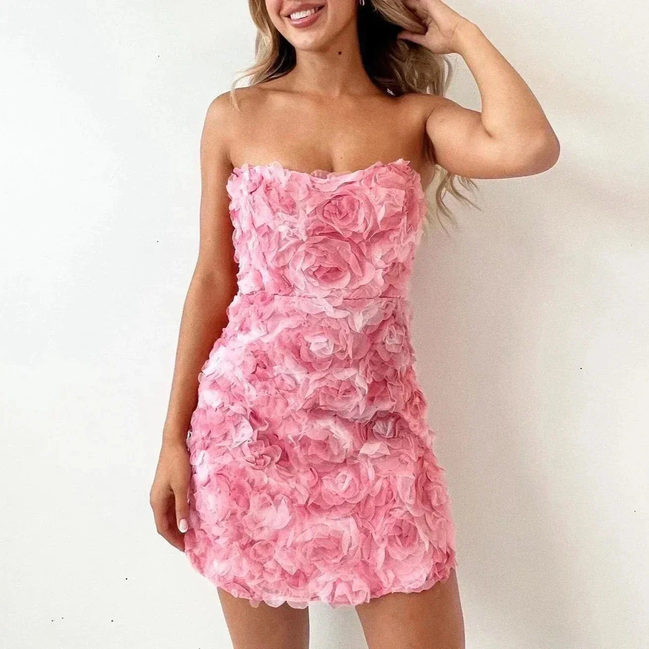 Robe Mini Femme en tissu léger, fleurie, coupe moulante – Menvelo