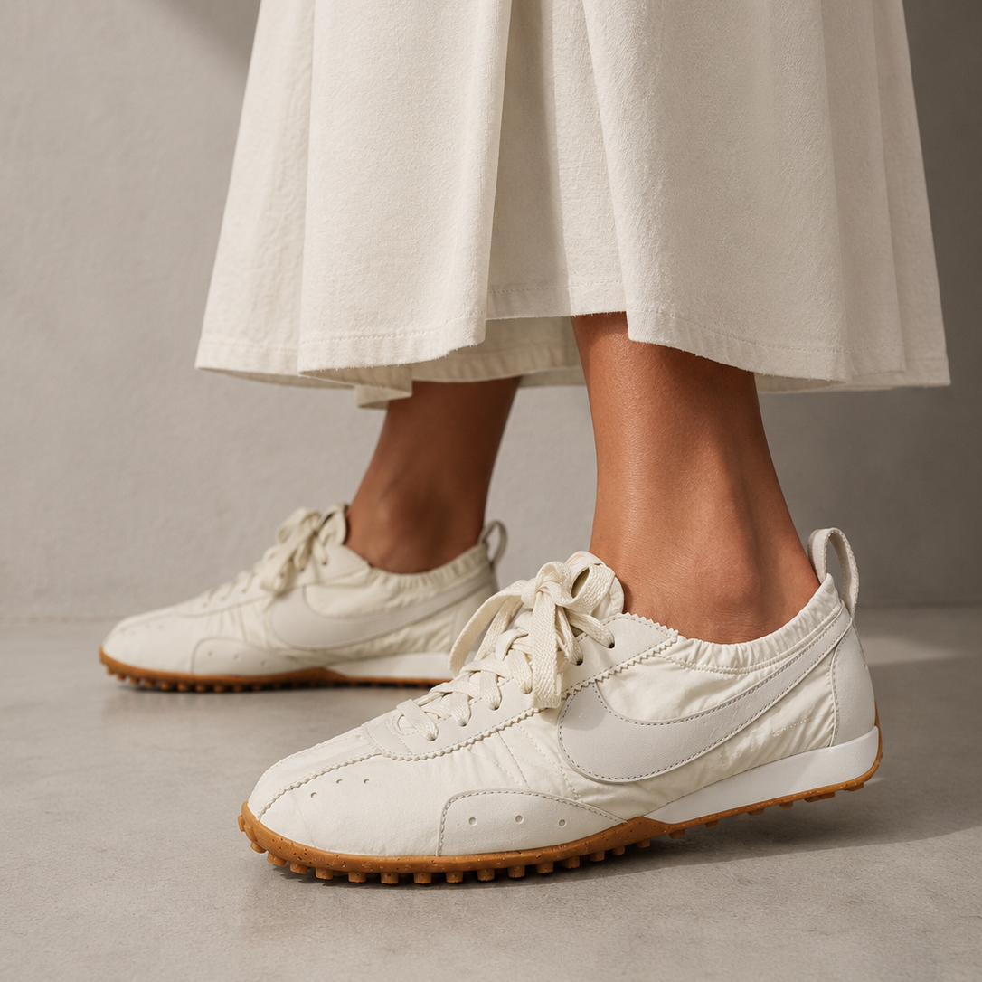 Nike Moon Shoe SP Jacquemus Soft Pearl, Baskets Rétro Running Unisexe – photo 5